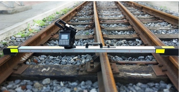 米朗科技位移传感器铁路接触网激光几何参数测量仪