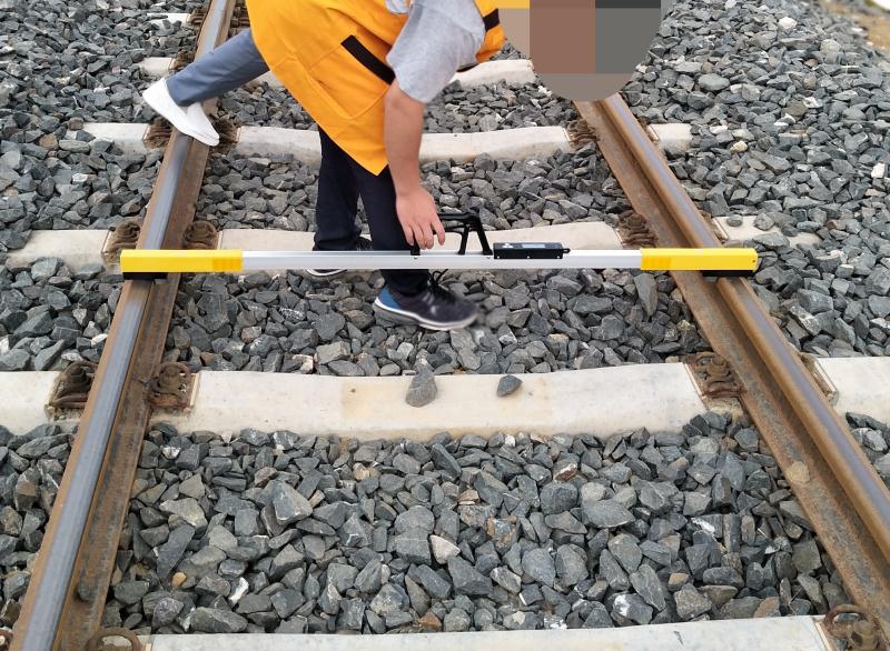 米朗科技位移传感器（电子尺）高速铁路轨道检查仪（轨检小车）的应用